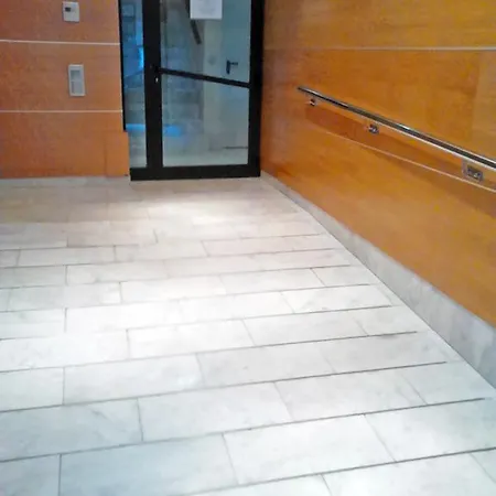 Zuhaizti アパート